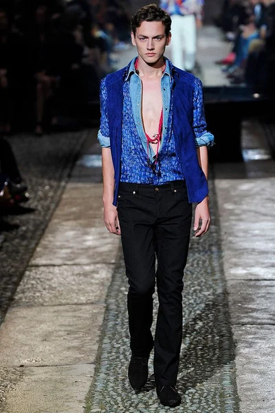 Look 28